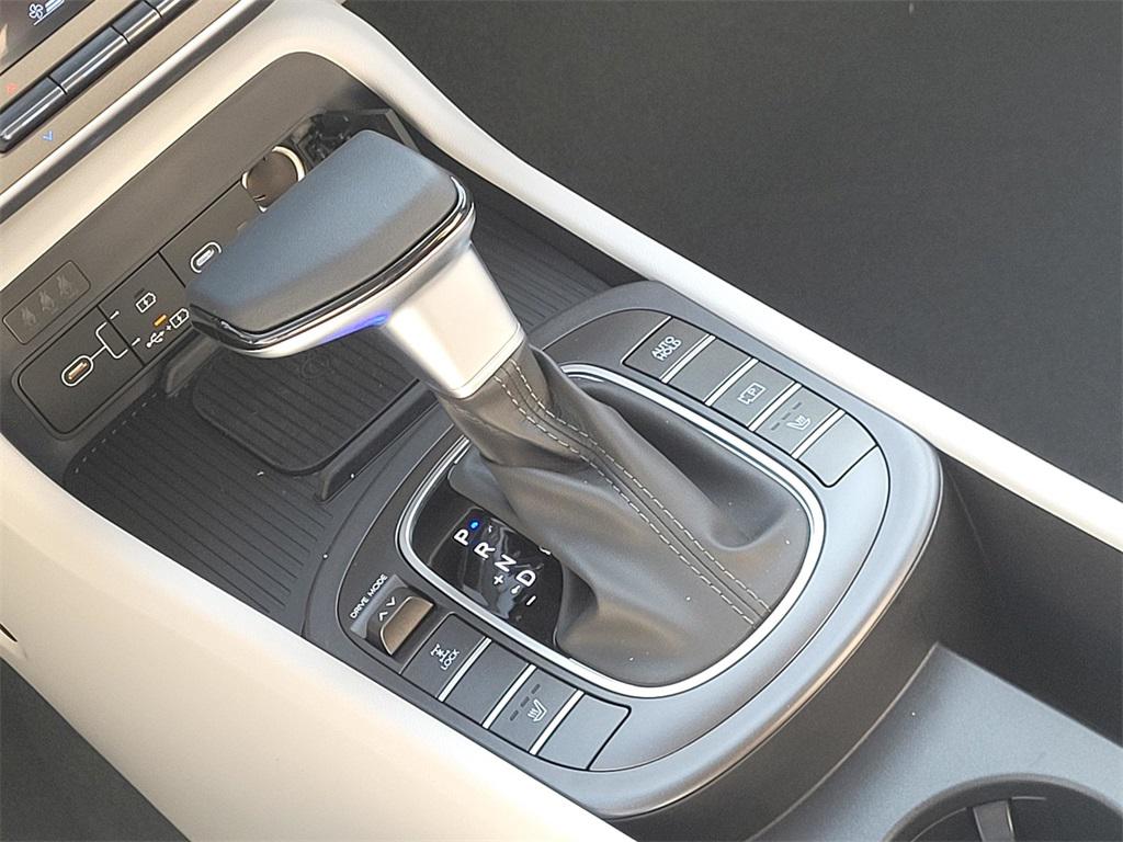 2026 Hyundai Kona SEL photo 18