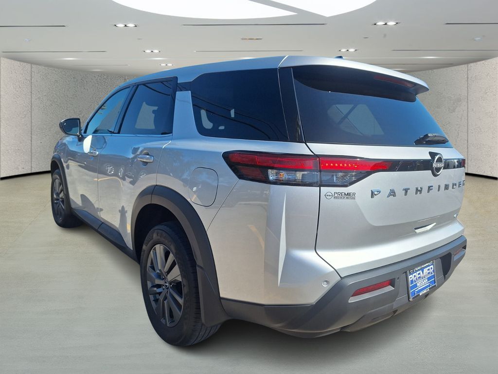 2024 Nissan Pathfinder S photo 3