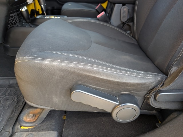 2015 Jeep Wrangler Unlimited Sahara photo 23