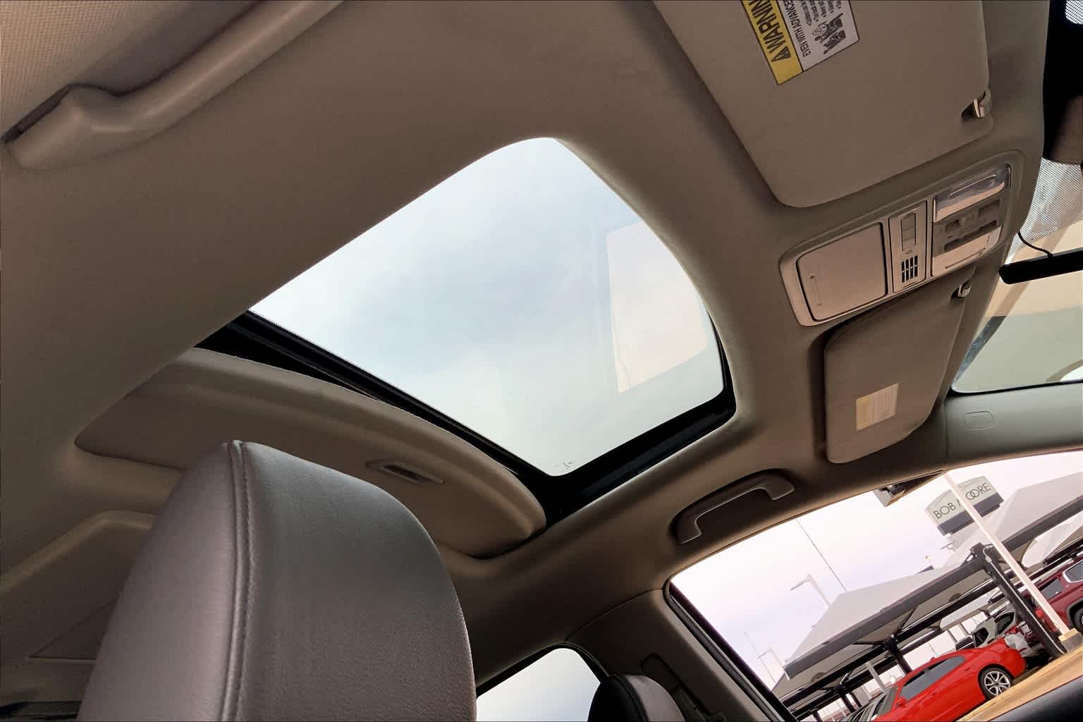2015 Honda Odyssey Touring Elite photo 11