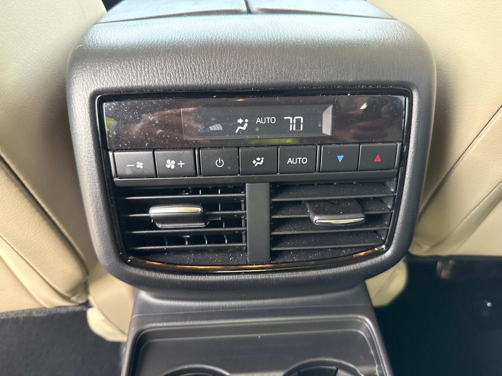 2022 Mazda CX-9 Touring photo 17