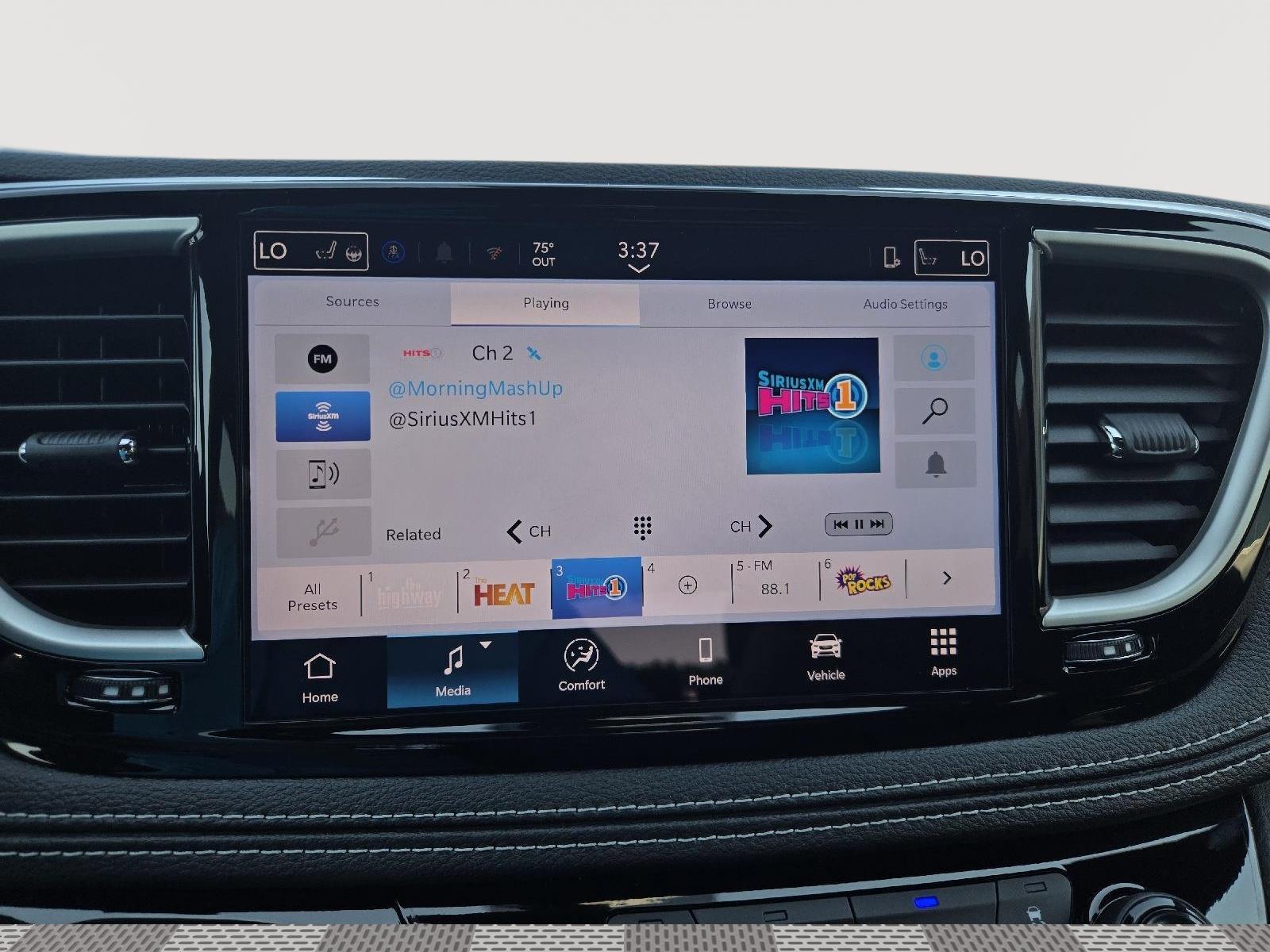 2026 Chrysler Pacifica photo 16