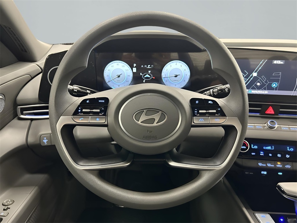2024 Hyundai Elantra SEL photo 12