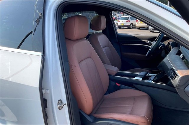 2022 Audi e-tron Premium Plus photo 6