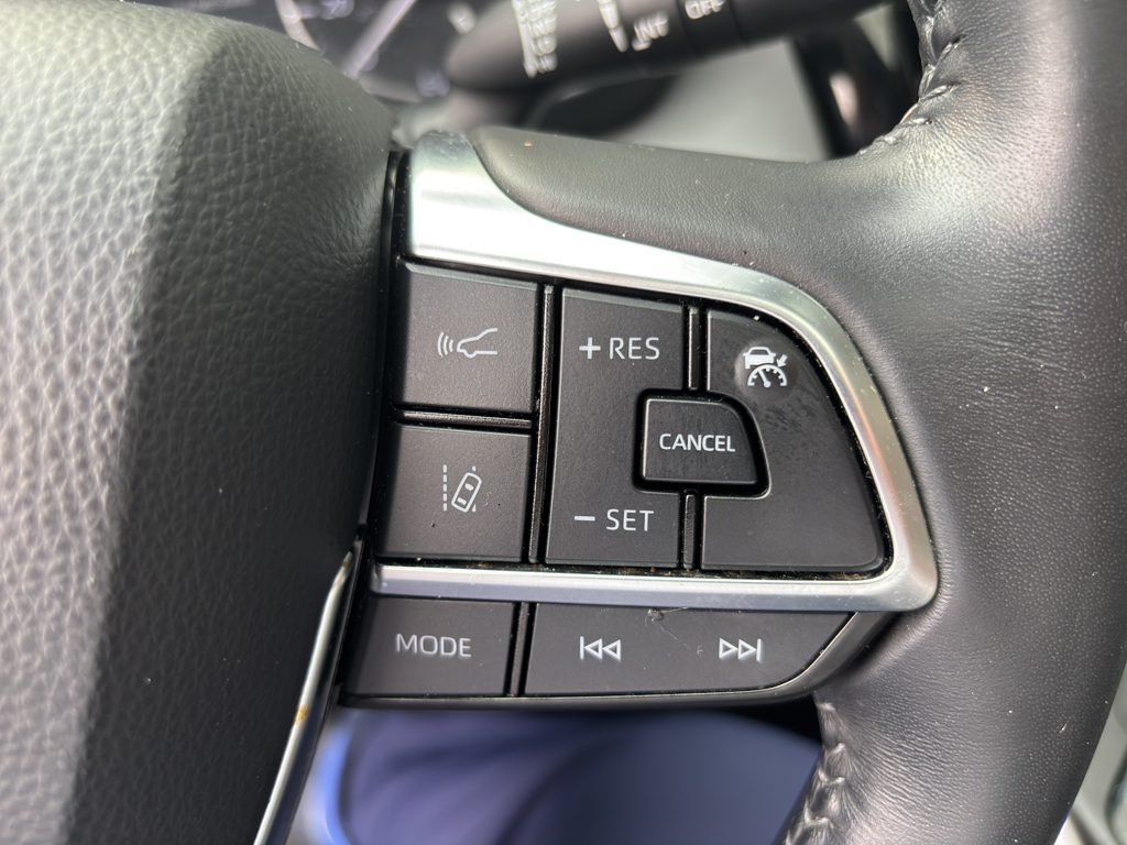 2021 Toyota Highlander XLE photo 12