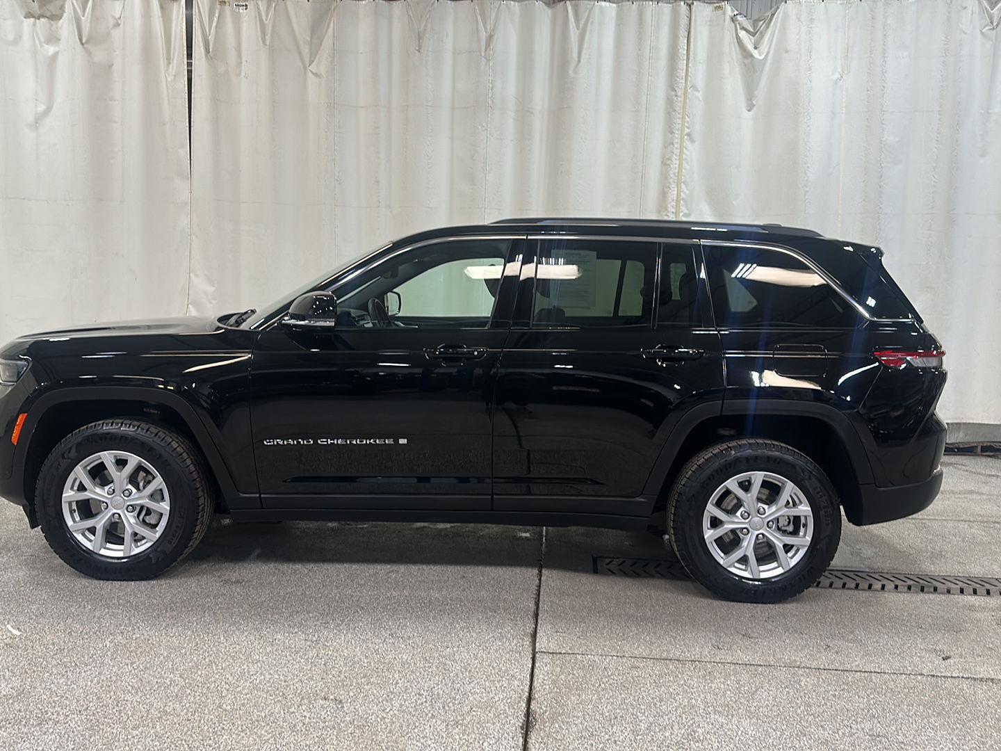 Used 2023 Jeep Grand Cherokee Limited with VIN 1C4RJHBG4PC510566 for sale in Waconia, Minnesota