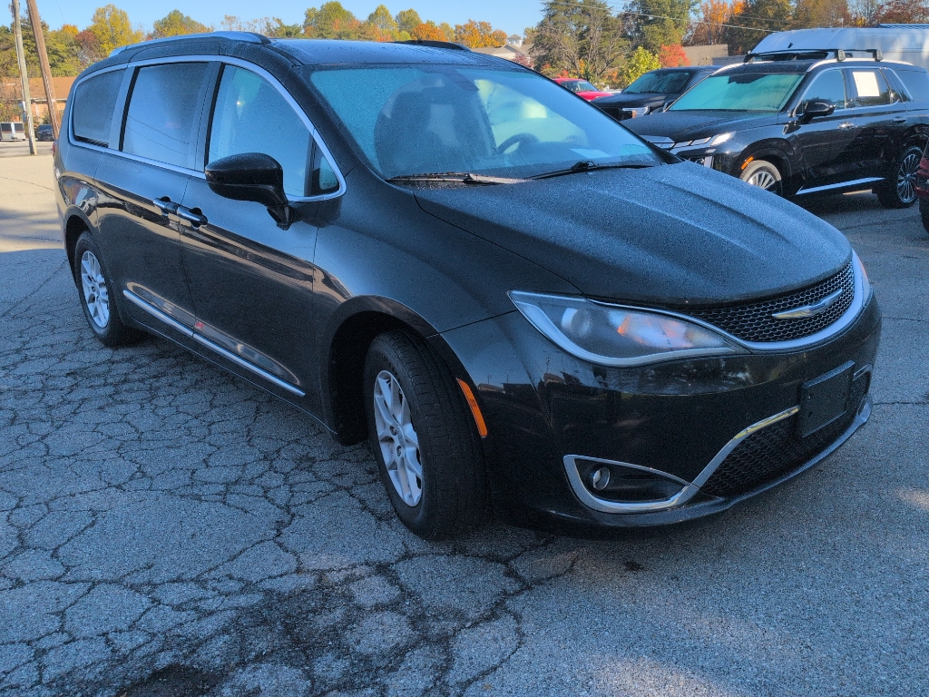 2020 Chrysler Pacifica Touring L photo 2