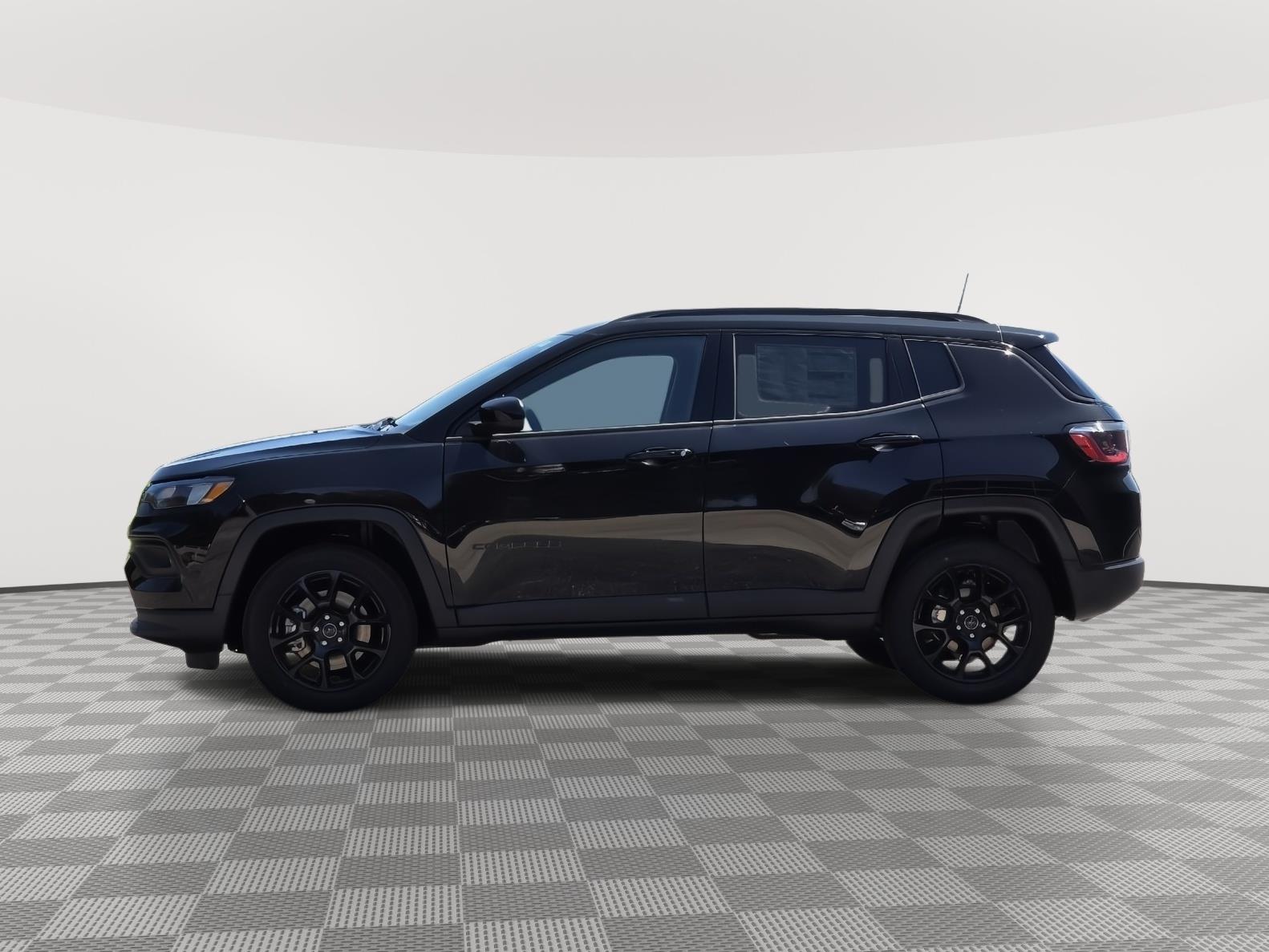2025 Jeep Compass Latitude photo 4
