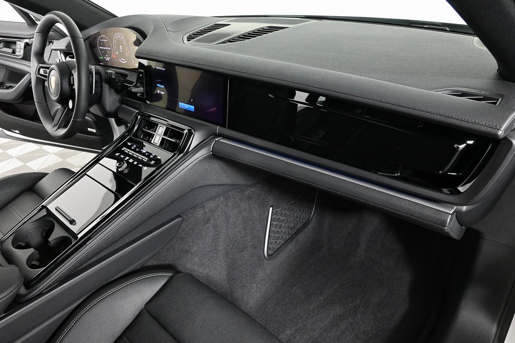 2025 Porsche Panamera 4 photo 24