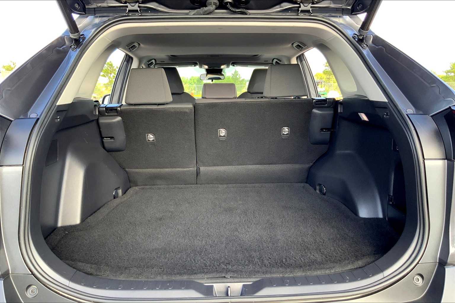2023 Toyota RAV4 XLE photo 33