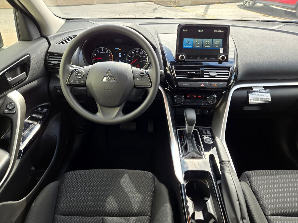 2025 Mitsubishi Eclipse Cross LE photo 10