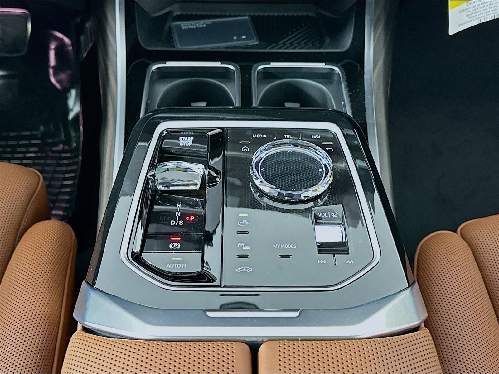 2026 Bmw 750e photo 17