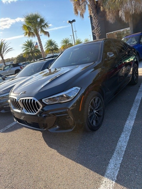 2022 BMW X6 40i's photo
