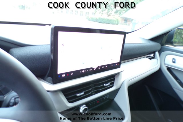 2025 Ford Explorer photo 17