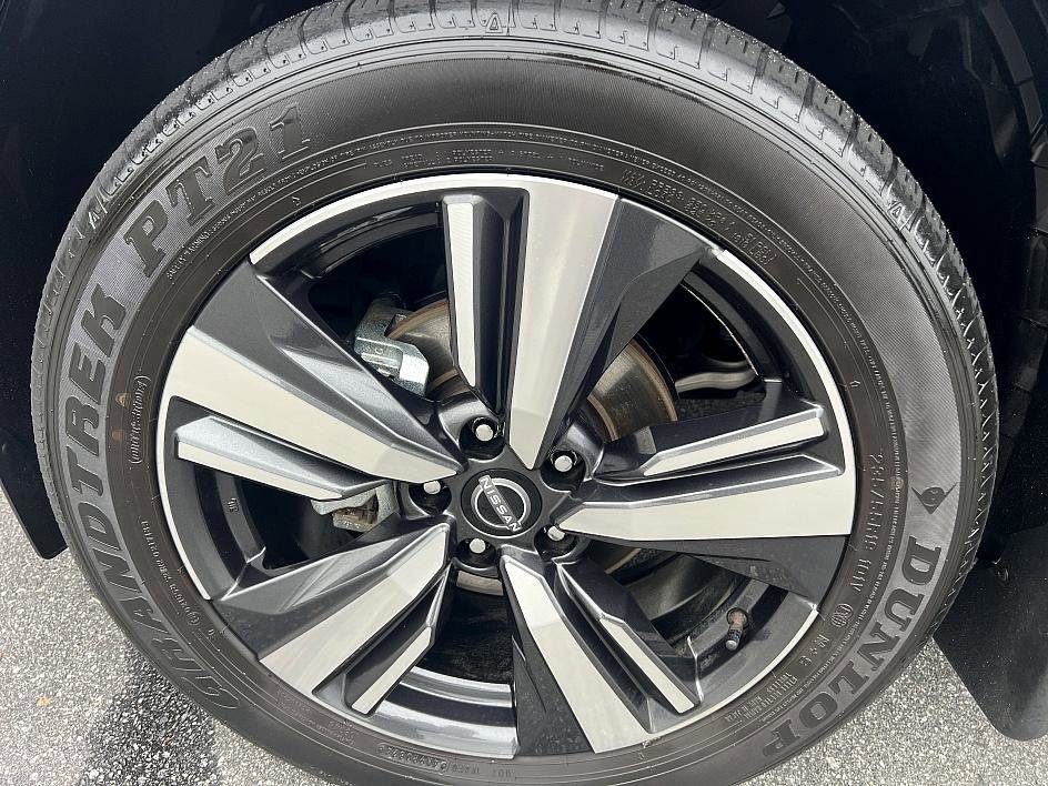 2024 Nissan Rogue SL photo 8