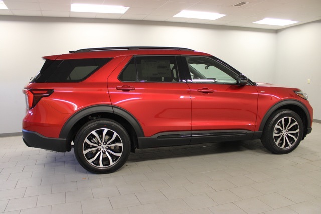 2025 Ford Explorer ST-Line photo 4