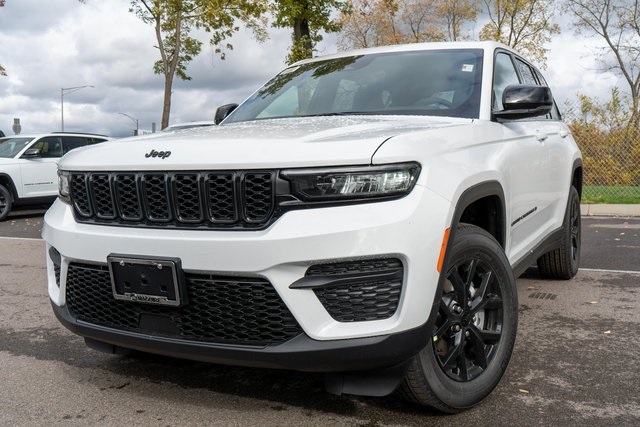 2025 Jeep Grand Cherokee Altitude's photo