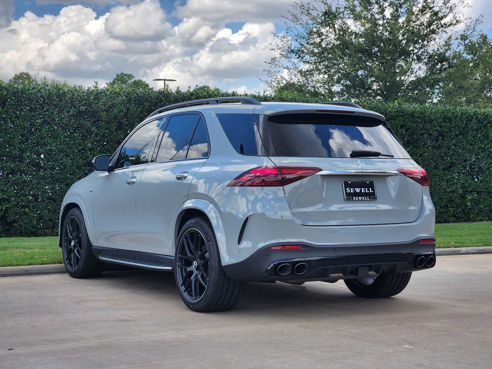 2026 Mercedes Benz GLE AMG 53 4MATIC photo 2