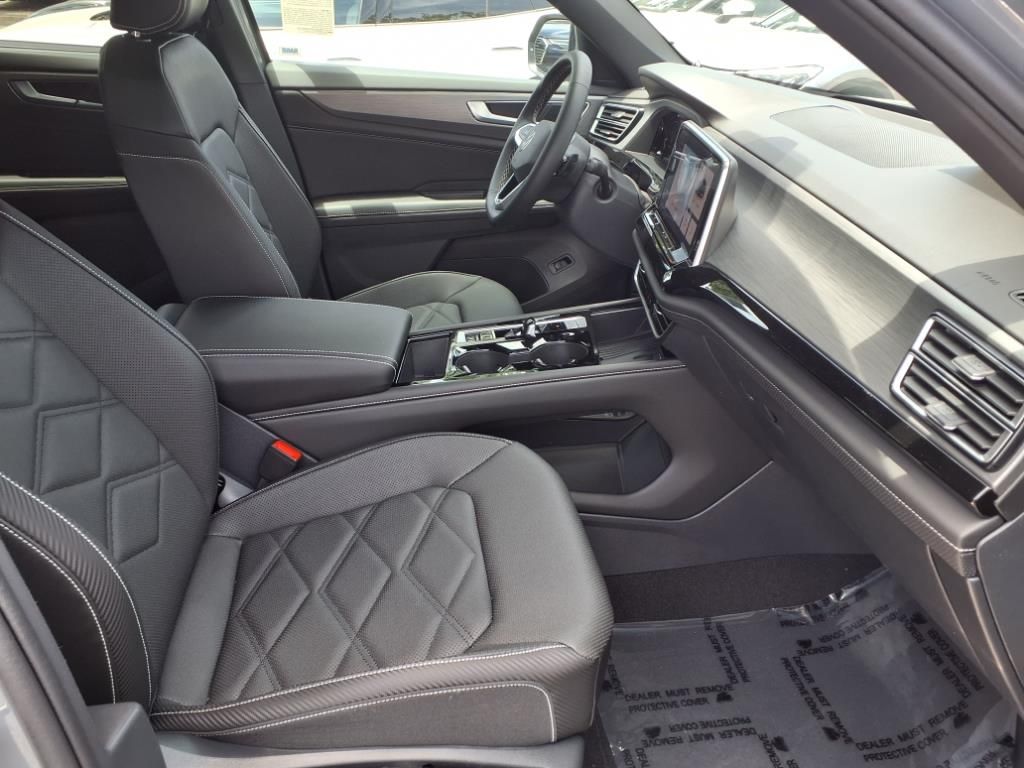 2025 Volkswagen Atlas Cross Sport SE Technology photo 18