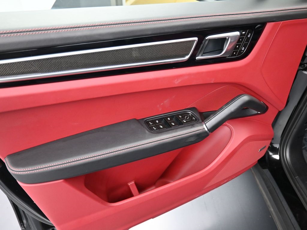 2023 Porsche Cayenne Base photo 18