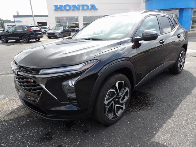 2025 Chevrolet Trax photo 3
