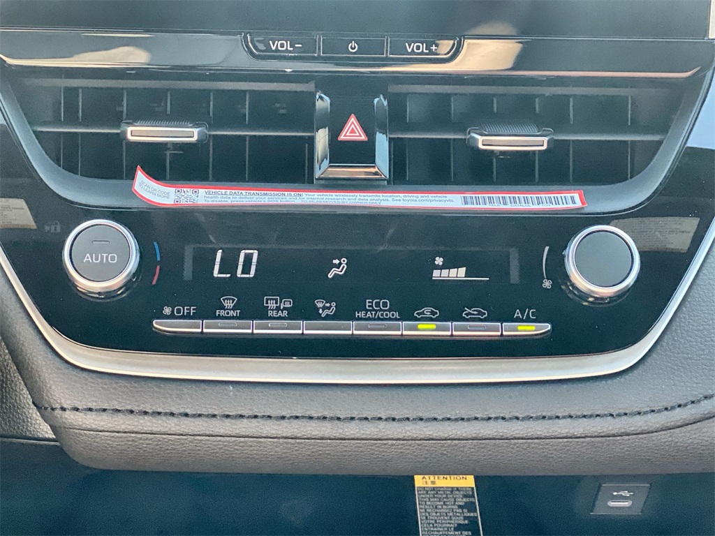 2025 Toyota Corolla XSE photo 17