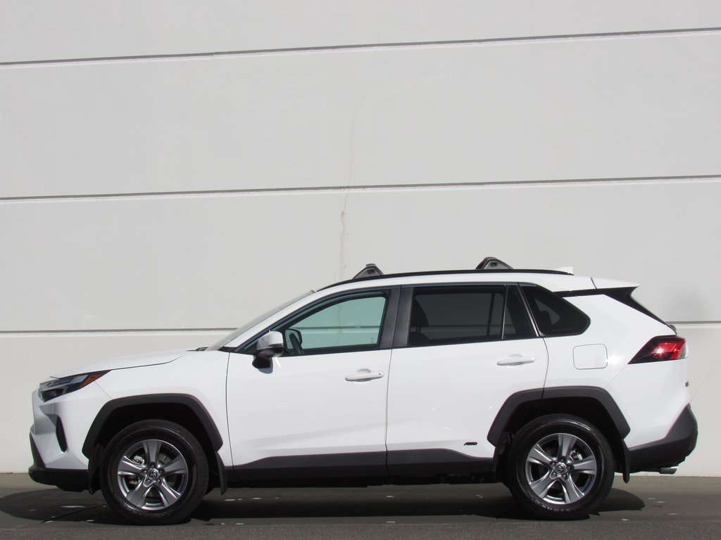 2024 Toyota RAV4 Hybrid XLE photo 4