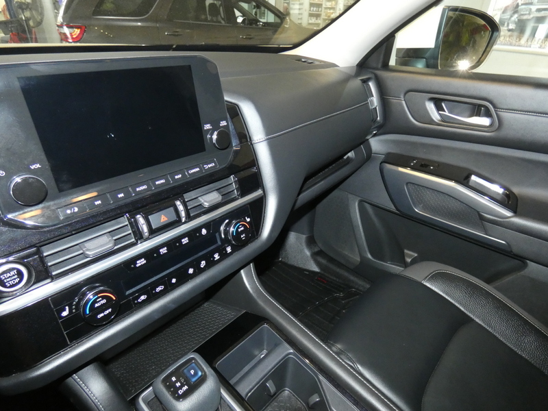 2022 Nissan Pathfinder SL photo 11