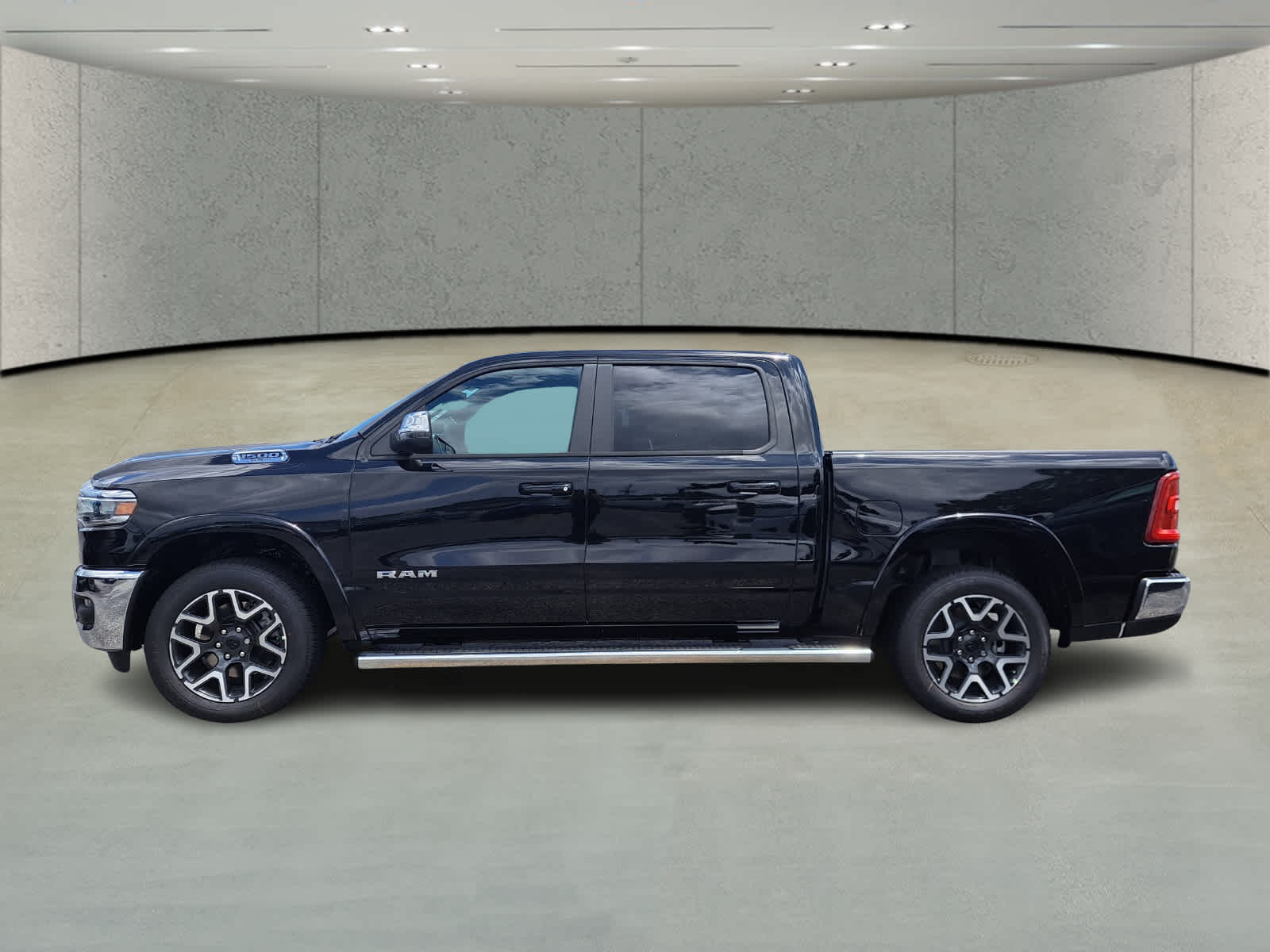 2025 Ram 1500 photo 2