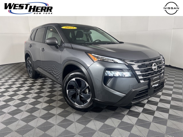 2025 Nissan Rogue SV's photo