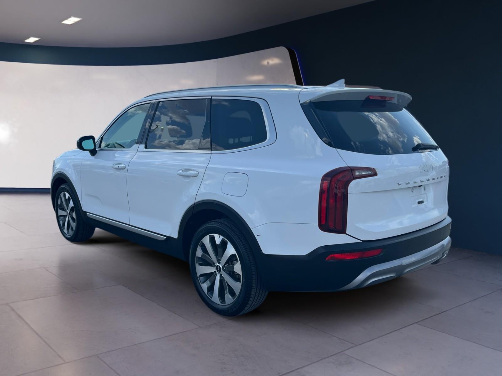 2022 Kia Telluride S photo 3