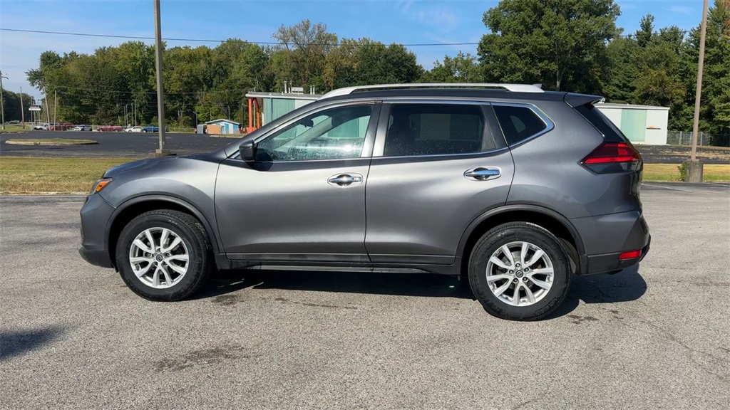 2017 Nissan Rogue SV photo 6