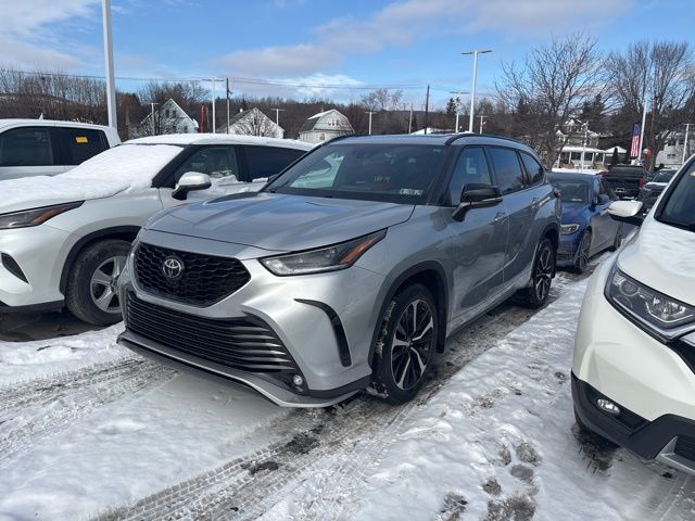 2022 Toyota Highlander XSE's photo
