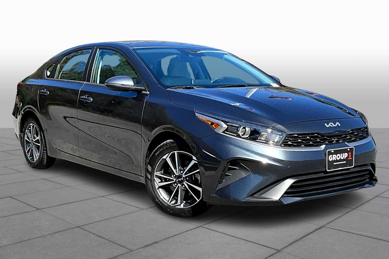 2023 Kia Forte LXS photo 2