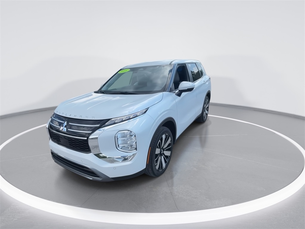 2025 Mitsubishi Outlander SE photo 4