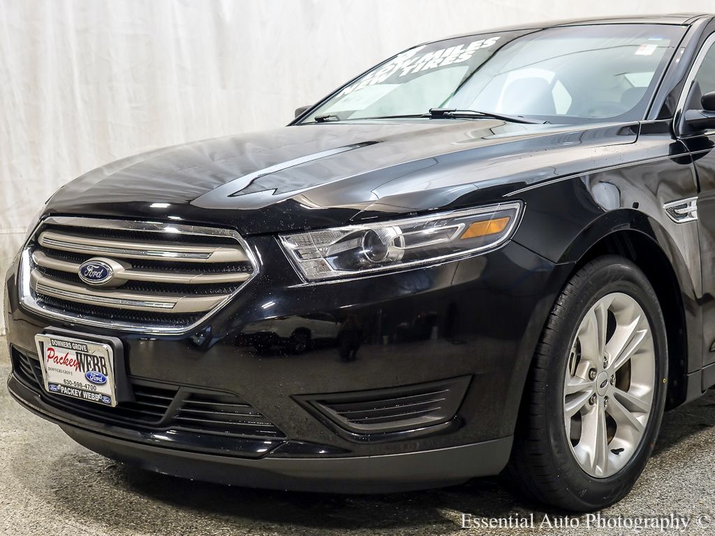 2018 Ford Taurus SE photo 2