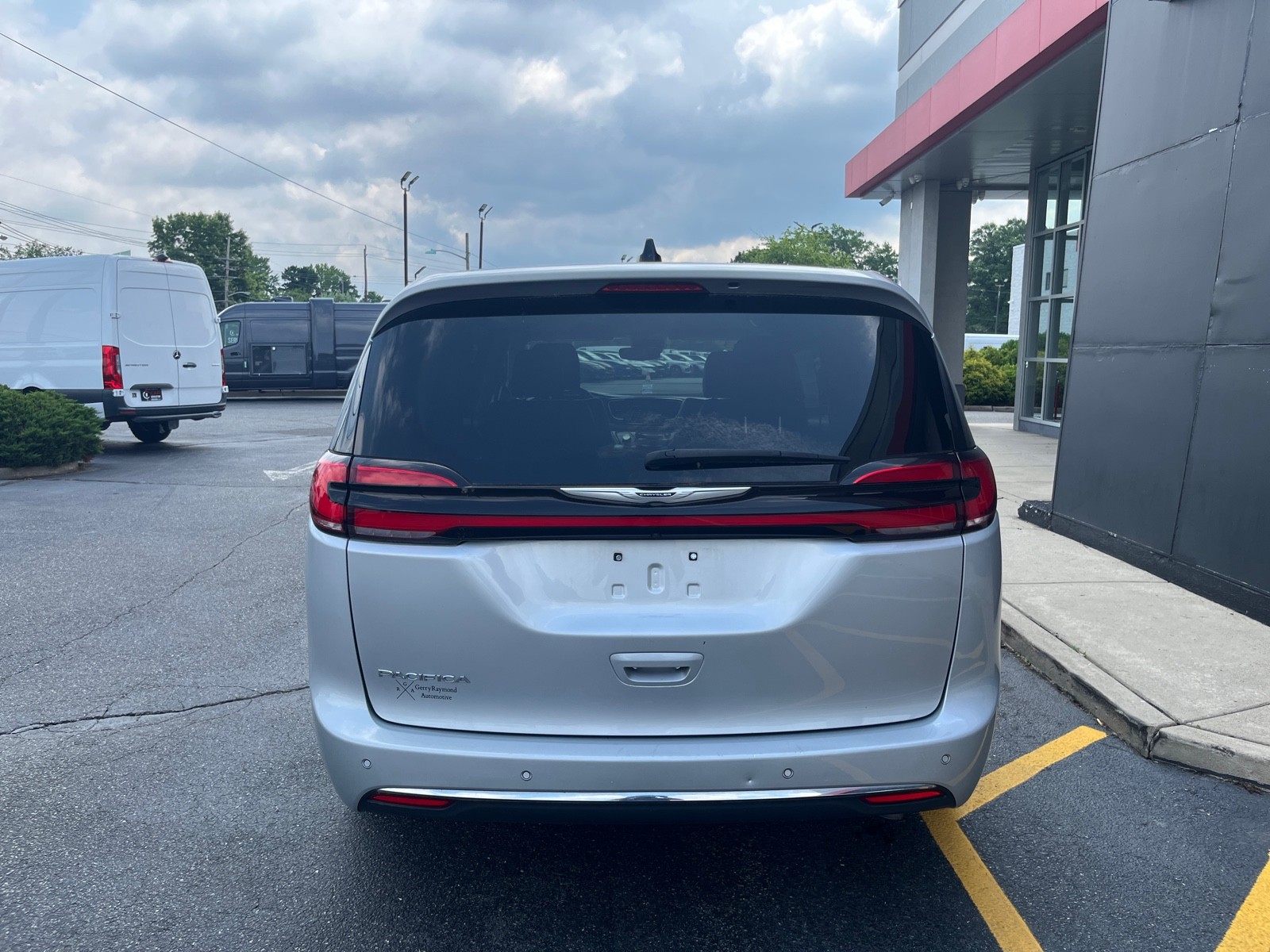 2023 Chrysler Pacifica Touring L photo 6