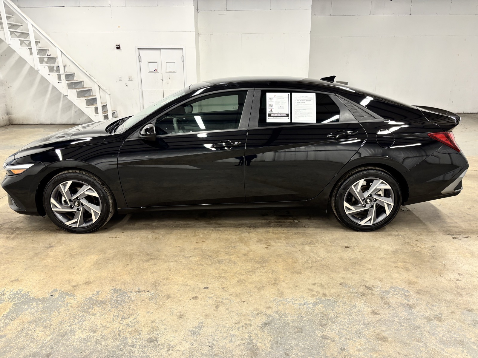 2025 Hyundai Elantra SEL Sport photo 4