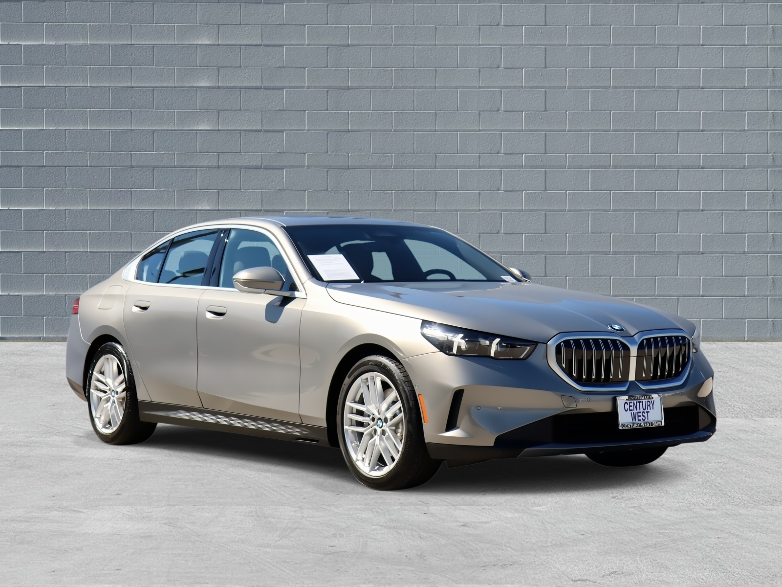 2025 BMW 5 Series 530i's photo