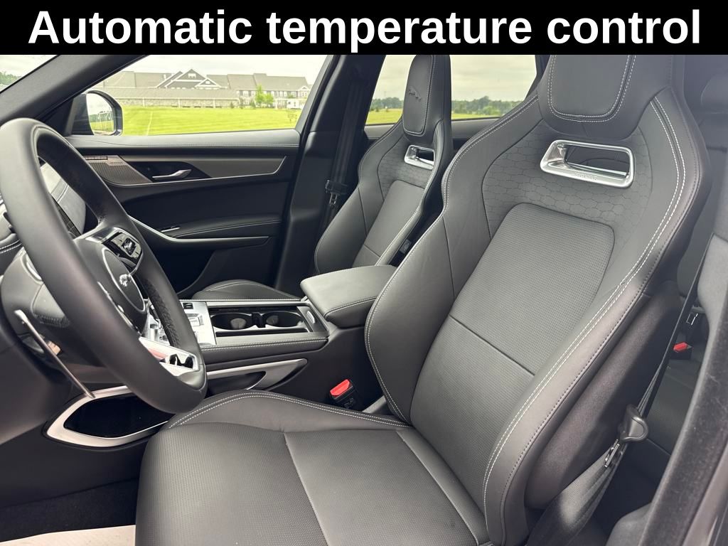 2025 Jaguar F-PACE P400 R-Dynamic S photo 11