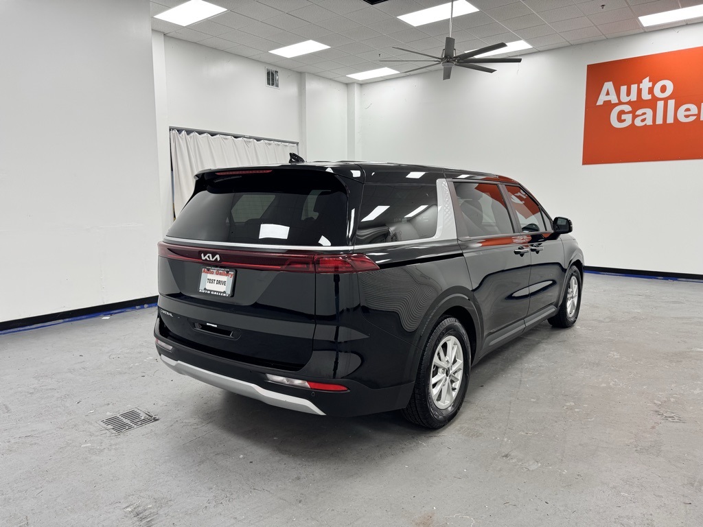 2024 Kia Carnival LX photo 7