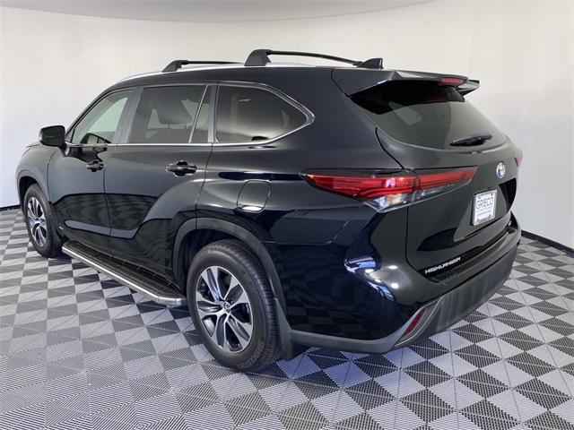 2023 Toyota Highlander Hybrid XLE photo 3