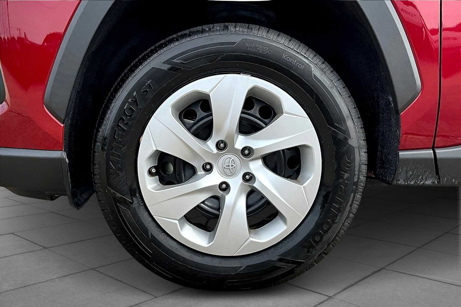 2023 Toyota RAV4 LE photo 10