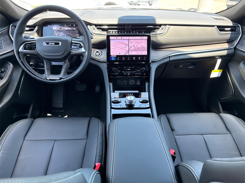 2025 Jeep Grand Cherokee Overland photo 18