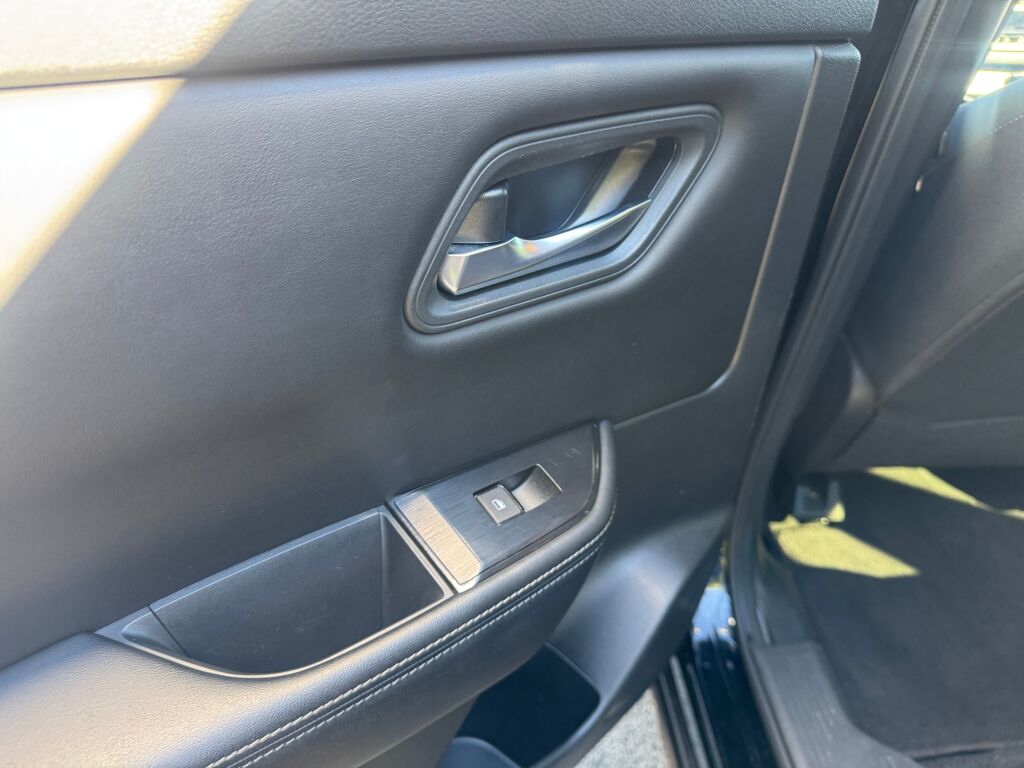 2024 Nissan Rogue SV photo 16