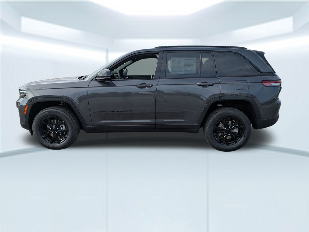 2025 Jeep Grand Cherokee Altitude photo 2