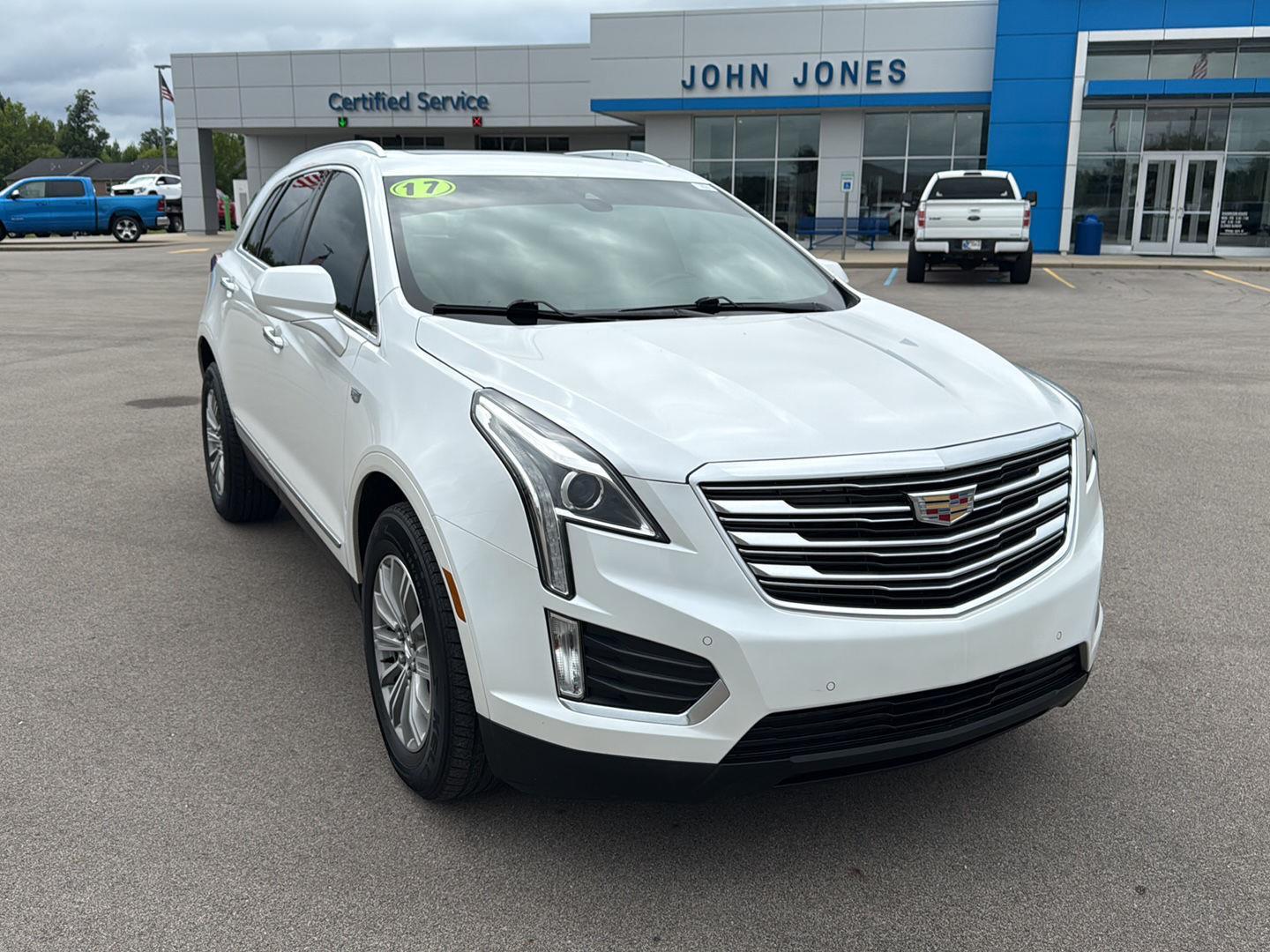 Used 2017 Cadillac XT5 Luxury with VIN 1GYKNBRS6HZ199342 for sale in Scottsburg, IN