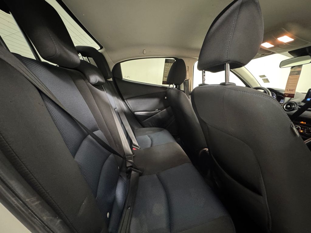 2020 Toyota Yaris L photo 17