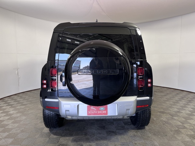 2025 Land Rover Defender 110 S photo 4