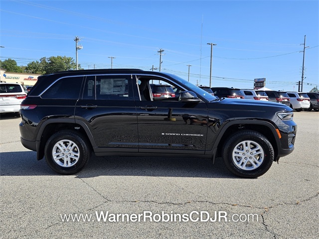 2025 Jeep Grand Cherokee Laredo photo 13
